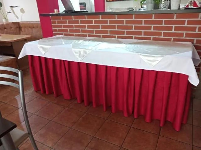 Nocleg ze śniadaniem Maja 3*